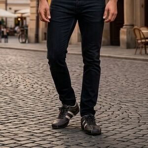 Denali Men's Trail Sneaker Low Profile Black/Grey with 2 Grey Stripes 9.5W GUC